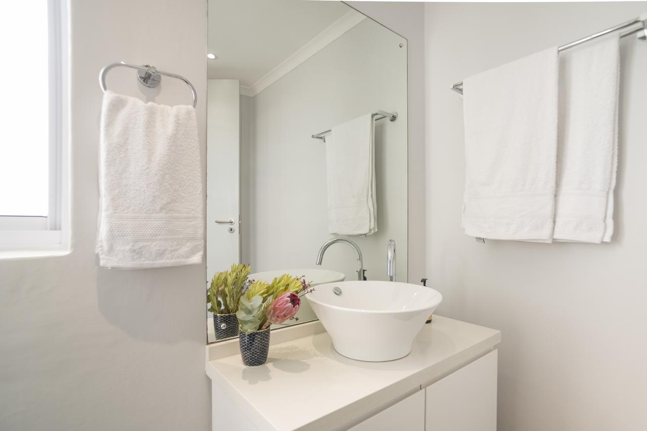 Ocean12 Guesthouse Sunset Beach Cape Town Eksteriør bilde